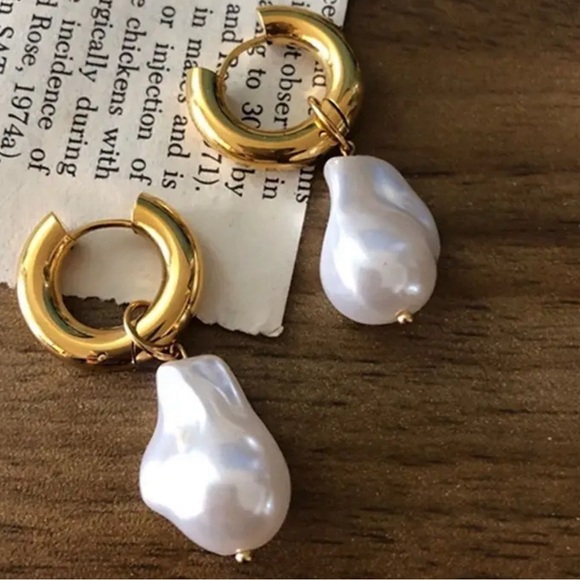 ✨ New Gold and pearl huggie drop earrings ✨💕 - Picture 3 of 6